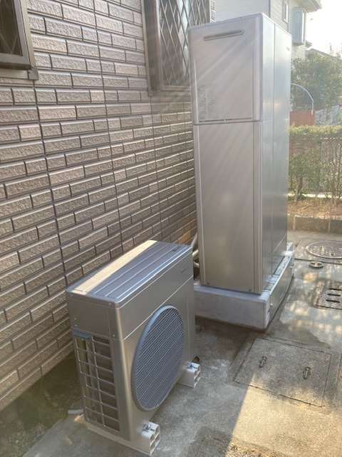 大人気 ハイブリット給湯器の設置工事